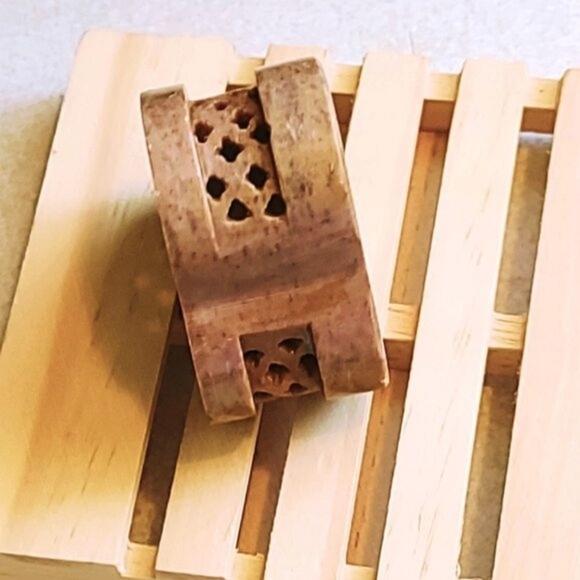 VINTAGE SOAP STONE WITH INLAID ABALONE SHELL HEART SHAPED TRINKET BOX - Picture 4 of 7